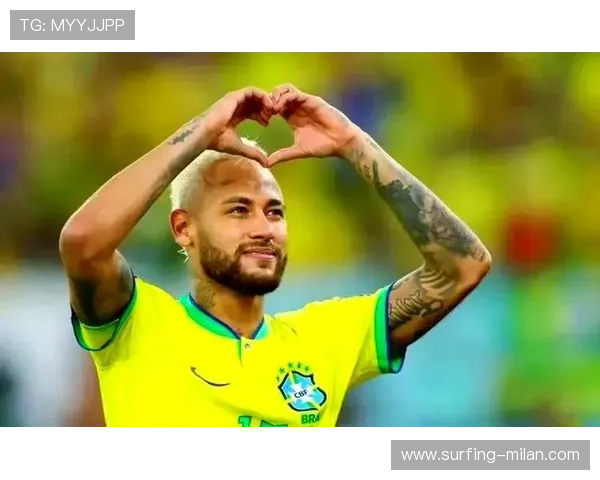 足球界哪位球星因其卓越表现和个人魅力成为全球瞩目的焦点人物